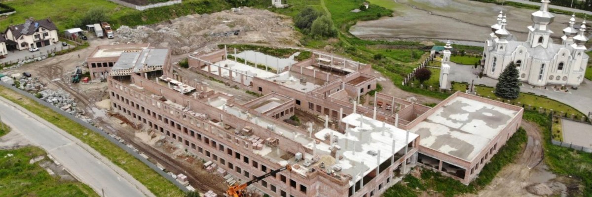 процес - будівництво сучасної школи у Сокільниках